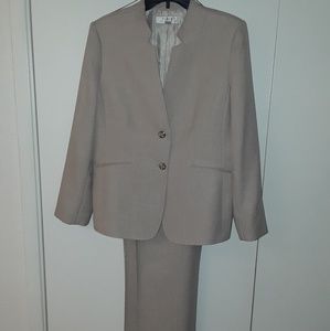 Womens Tahari Business Suit